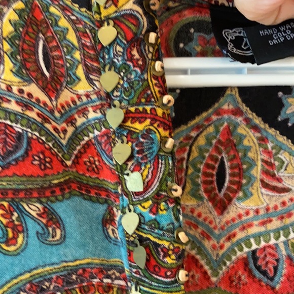 Gorgeous rayon fabric with stunning pattern - Picture 5 of 6